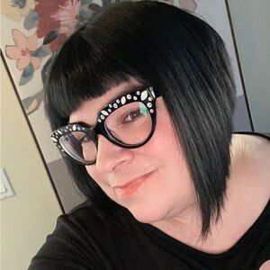 Meet your Posher, Tee